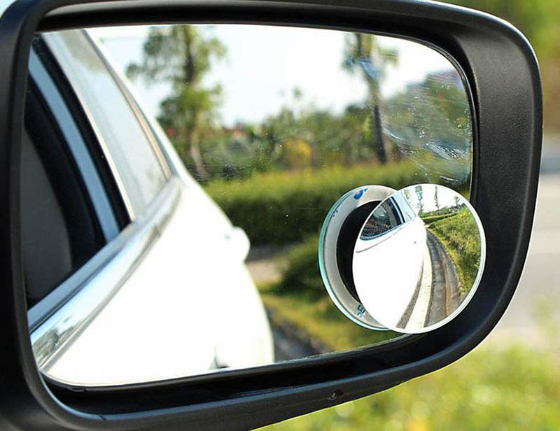 Lái xe luôn phải điều chỉnh ghế lái và gương chiếu hậu trước khi thực hiện lùi xe dọc
