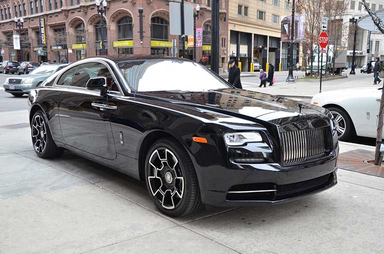 Nên lựa chọn mẫu xe Rolls-Royce Dawn Black Badge cũ phù hợp với sở thích