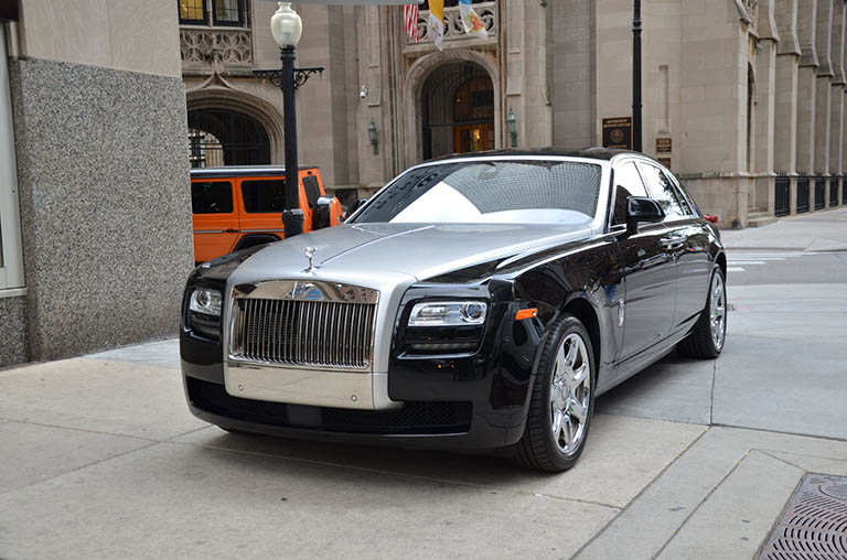 Xe Rolls-Royce Ghost có mức tiêu hao nhiên liệu liệu khoảng 14.9 lít xăng/ 100km đường đô thị