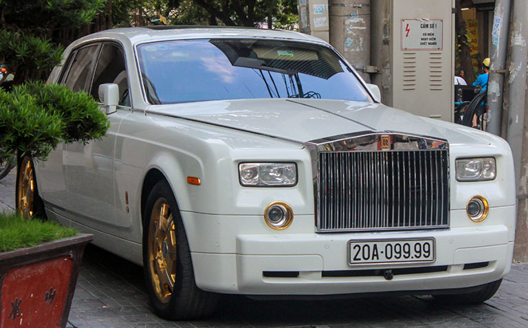Rolls-Royce mạ vàng giá 14 tỷ