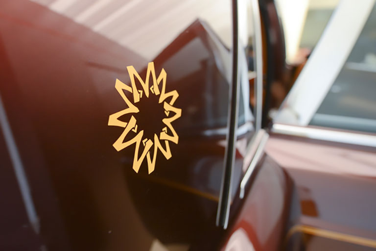Rolls-Royce Mặt Trời Phương Đông mạ vàng 