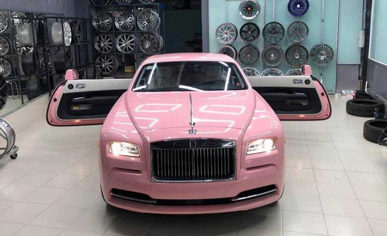 Chiếc Rolls-Royce Wraith của Nguyên Phương Hằng