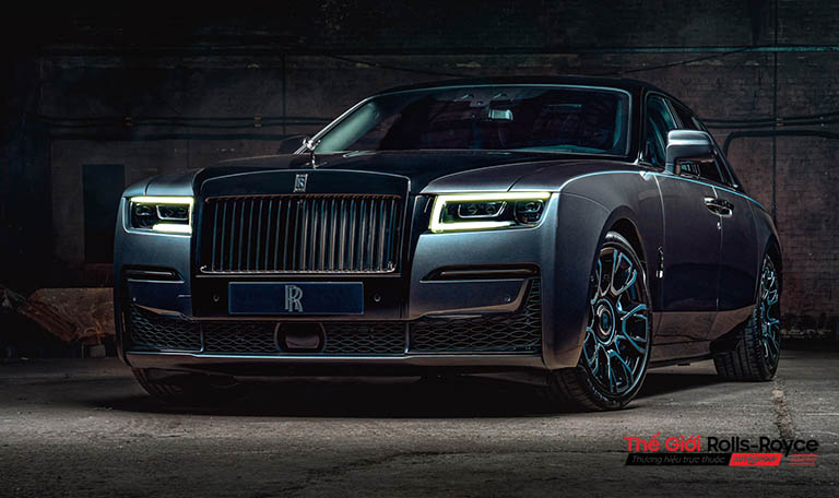 Rolls-Royce Ghost Black Badge 2022 có thiết kế sang trọng, tông màu đen chủ đạo và động cơ mạnh mẽ