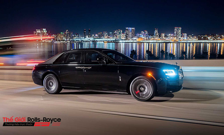 Rolls-Royce Ghost Black Badge có động cơ mạnh mẽ