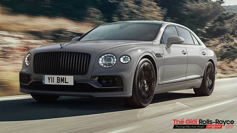 Rolls-Royce Ghost Black Badge thường được so sánh và cân nhắc lựa chọn với Bentley Flying Spur
