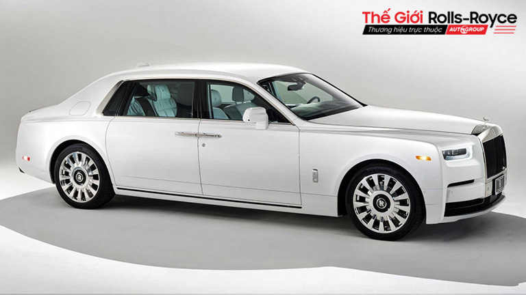 Rolls-Royce Phantom thế hệ thứ 8 mang nét cổ điển của Hoàng Gia Anh kết hợp với nhiều chi tiết hiện đại