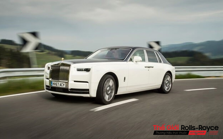 Rolls-Royce Phantom VIII có mức tiêu hao nhiêu liệu cao hơn đối thủ cạnh tranh