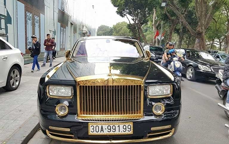 Rolls-Royce Rồng mạ vàng biển 30A 99.199 của ai 