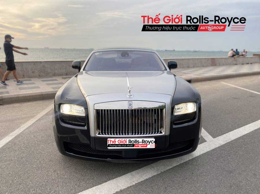 Rolls-Royce Ghost EWB màu đen 2010