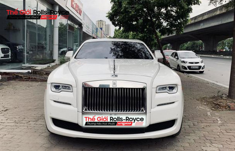 Rolls-Royce Ghost 2011 màu trắng
