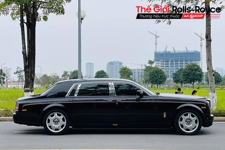 giá xe Rolls-Royce Phantom EWB 2014 màu đen