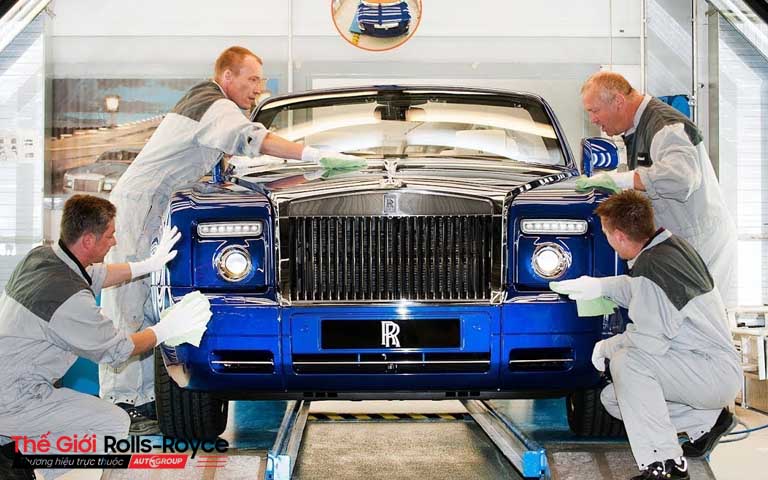 Những chiếc xe siêu sang Rolls-Royce được kiểm tra kỹ lưỡng và thử nghiệm 